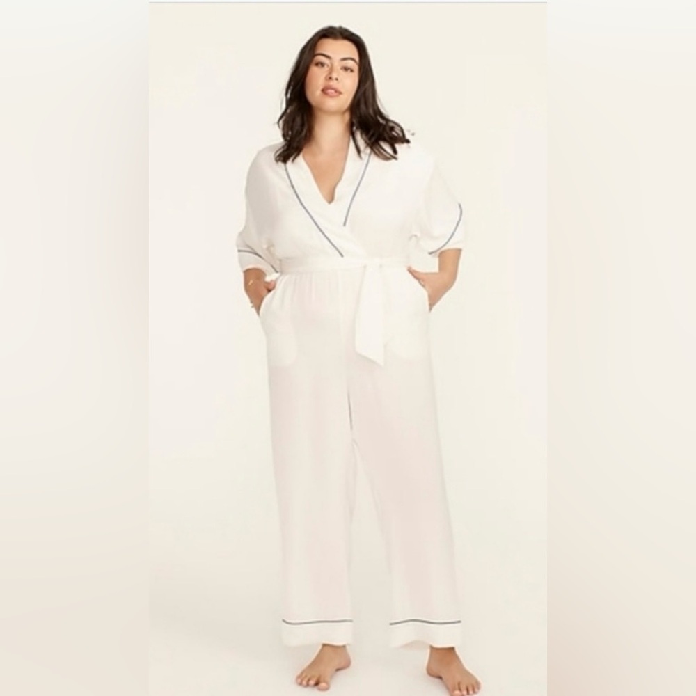 J.Crew Easy-Luxe Eco Jumpsuit in Ivory with.Navy Accents Piping Size Med Lounge